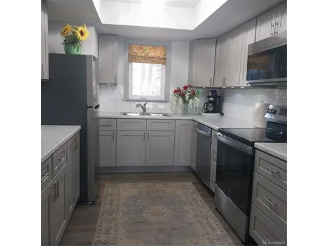 250 Cove Boulevard #3