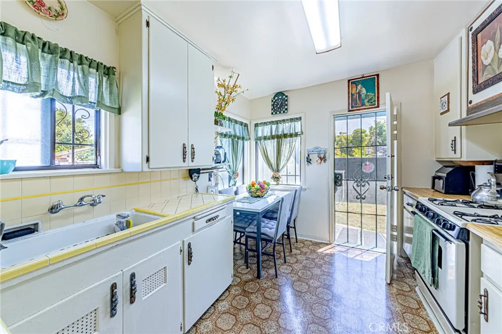1060 S Rebecca Pomona, CA 91766