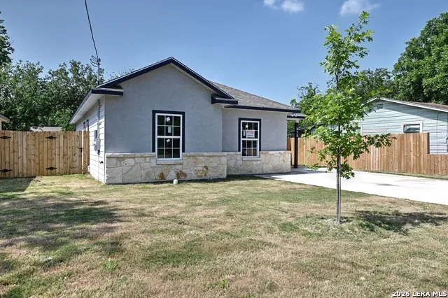 870 W Southcross Blvd San Antonio, TX 78211