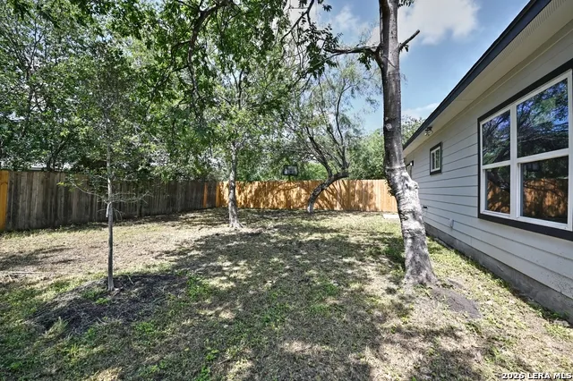 870 W Southcross Blvd San Antonio, TX 78211