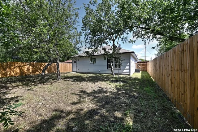 870 W Southcross Blvd San Antonio, TX 78211