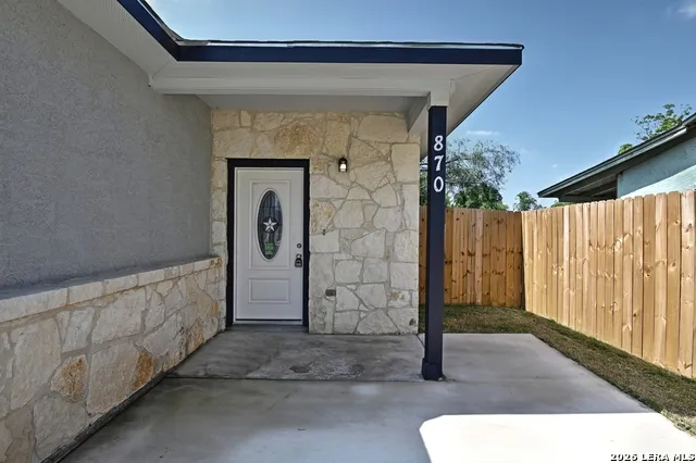 870 W Southcross Blvd San Antonio, TX 78211