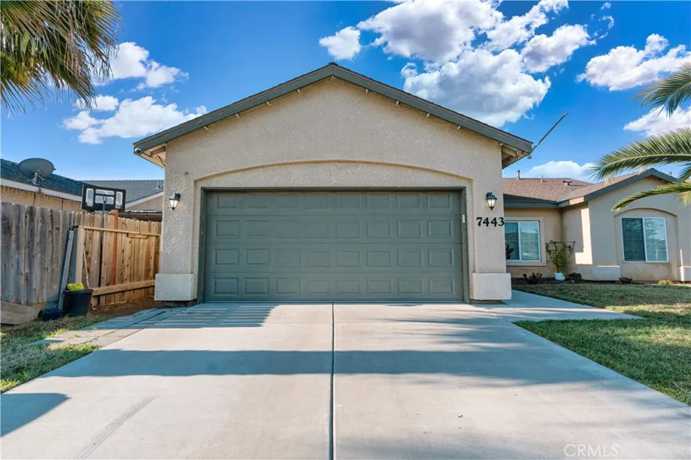 7443 Ensminger Visalia, CA 93291