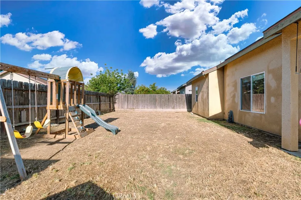 7443 Ensminger Visalia, CA 93291