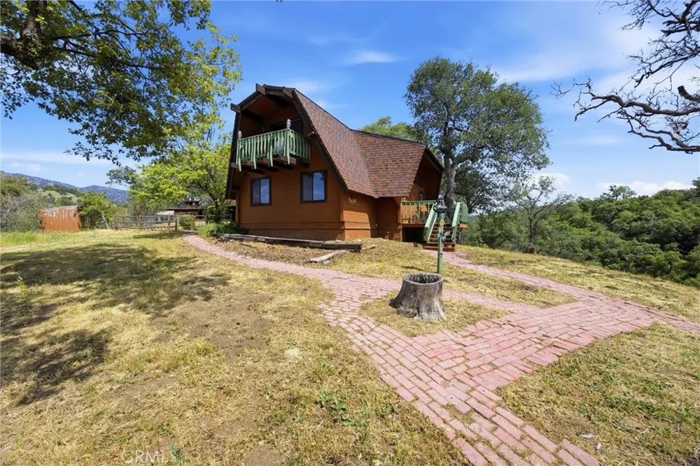 24300 Woodbine Court Tehachapi, CA 93561