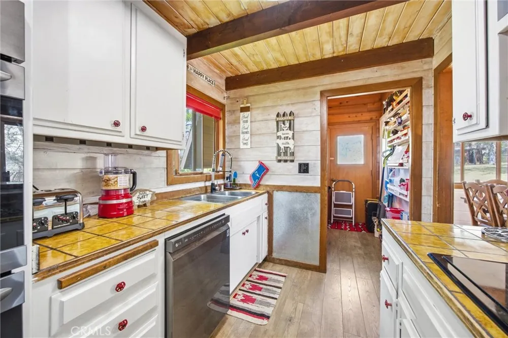 24300 Woodbine Court Tehachapi, CA 93561