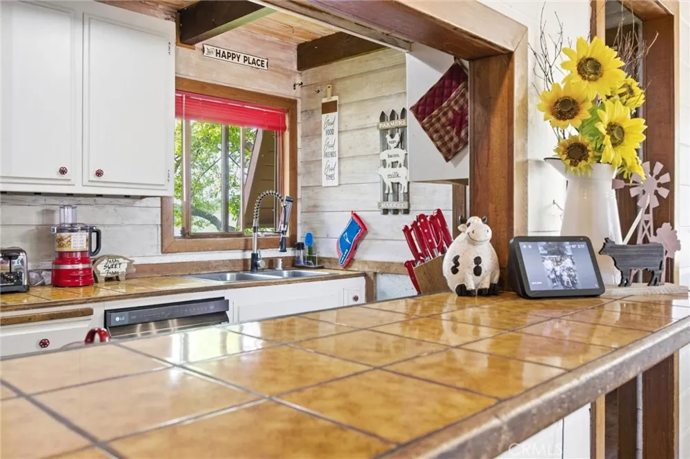 24300 Woodbine Court Tehachapi, CA 93561