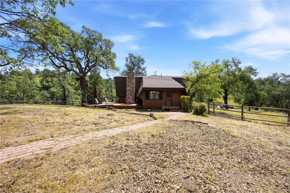 24300 Woodbine Court Tehachapi, CA 93561