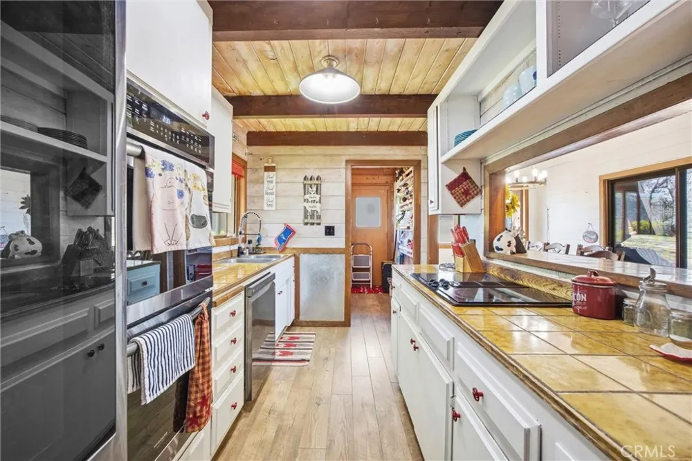 24300 Woodbine Court Tehachapi, CA 93561