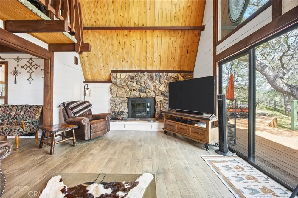 24300 Woodbine Court Tehachapi, CA 93561