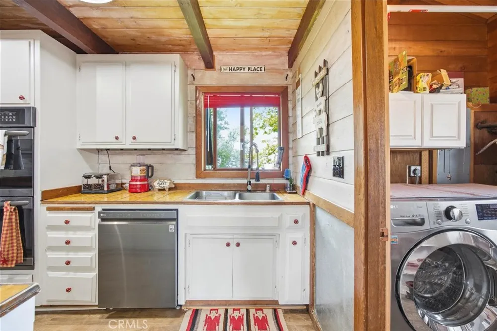 24300 Woodbine Court Tehachapi, CA 93561