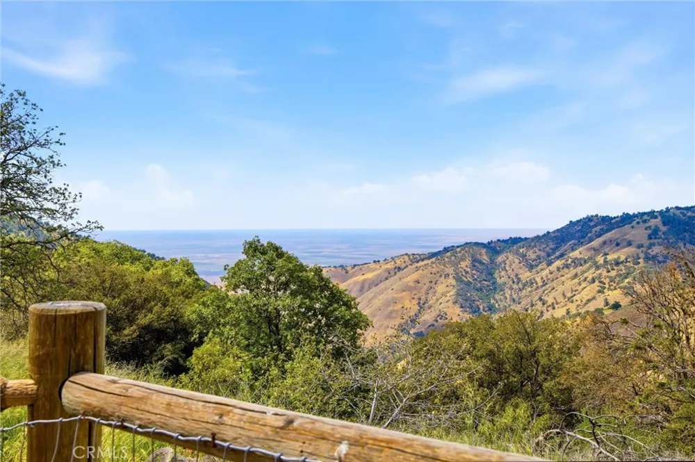 24300 Woodbine Court Tehachapi, CA 93561