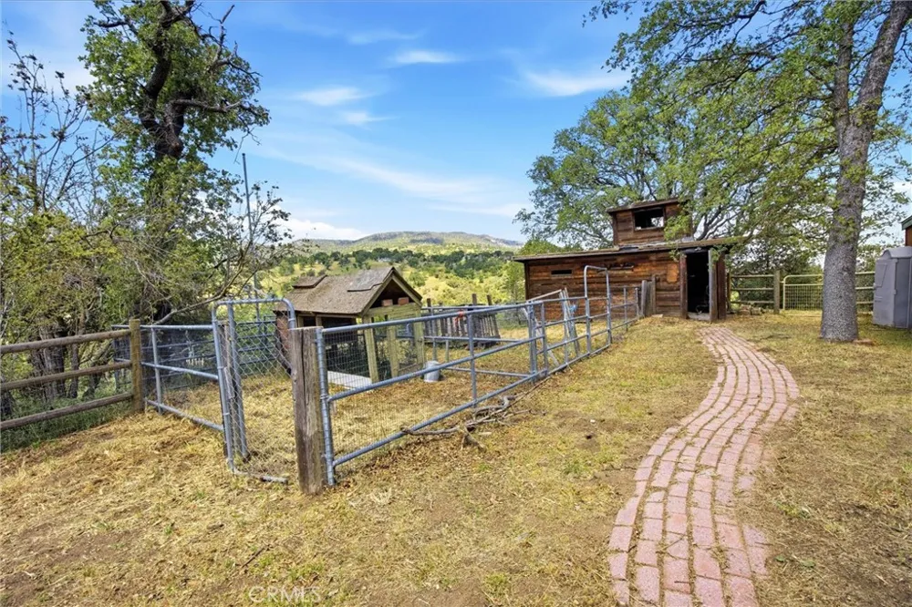 24300 Woodbine Court Tehachapi, CA 93561