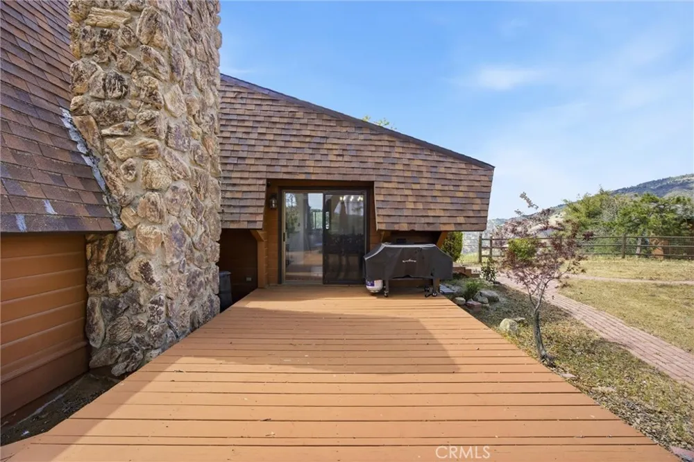 24300 Woodbine Court Tehachapi, CA 93561