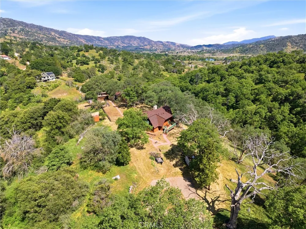 24300 Woodbine Court Tehachapi, CA 93561