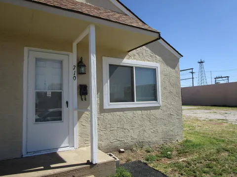 710 Deahl Street