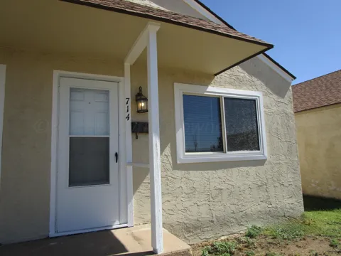 714 Deahl Street