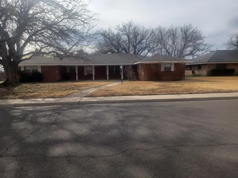 1118 Hillcrest Drive