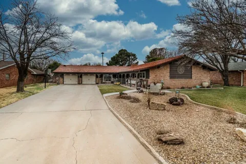 210 Comanche Trail