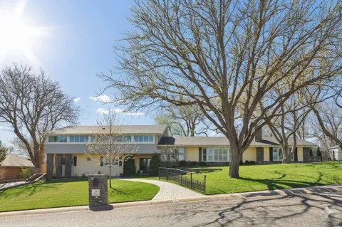 19 SOUTHRIDGE DRIVE