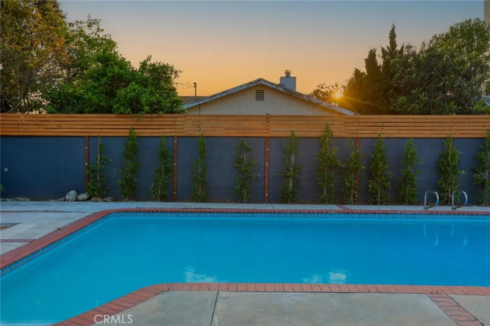 10415 Bevis Avenue San Fernando, CA 91345