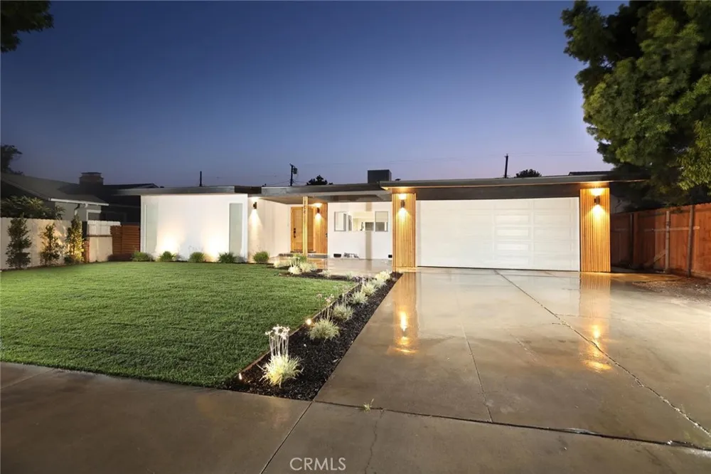 10415 Bevis Avenue San Fernando, CA 91345