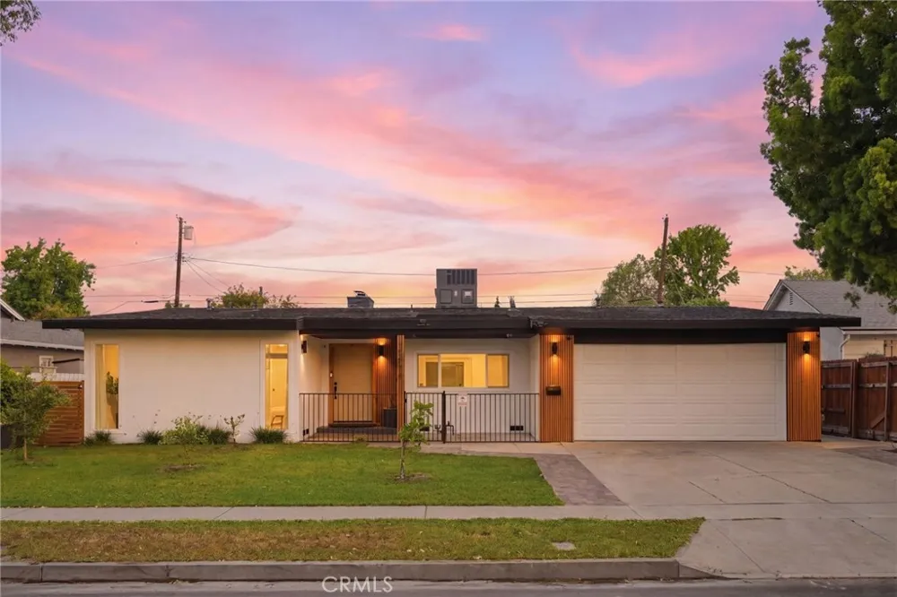 10415 Bevis Avenue San Fernando, CA 91345