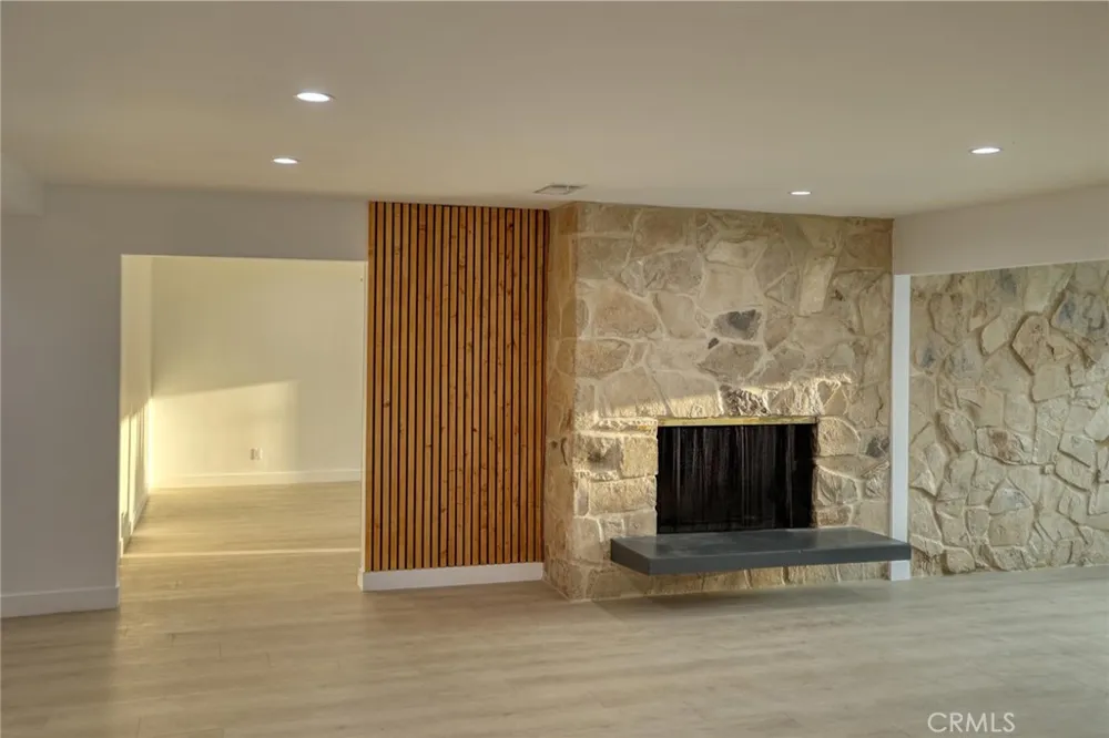 10415 Bevis Avenue San Fernando, CA 91345