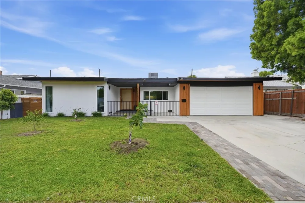10415 Bevis Avenue San Fernando, CA 91345