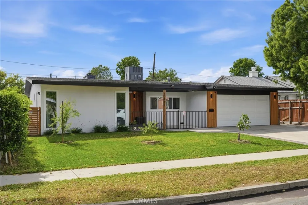 10415 Bevis Avenue San Fernando, CA 91345