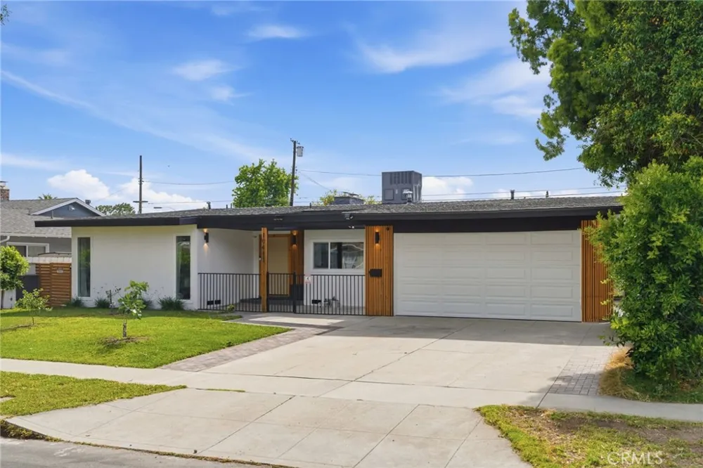 10415 Bevis Avenue San Fernando, CA 91345