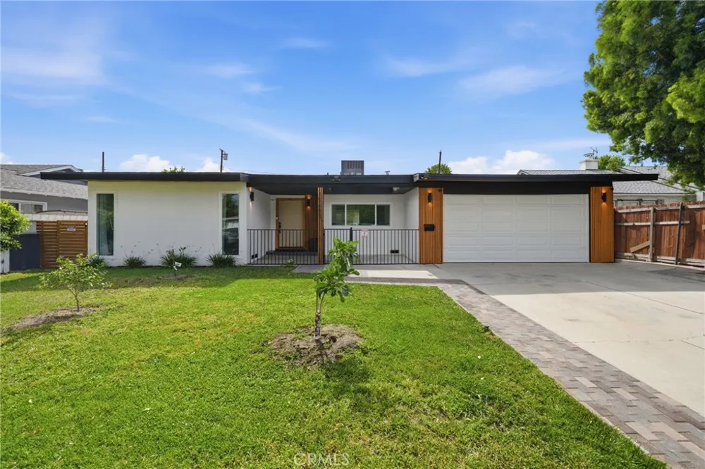 10415 Bevis Avenue San Fernando, CA 91345