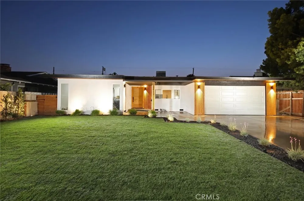 10415 Bevis Avenue San Fernando, CA 91345