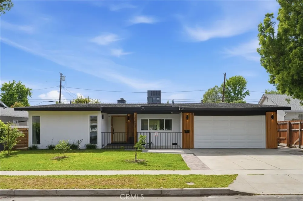 10415 Bevis Avenue San Fernando, CA 91345