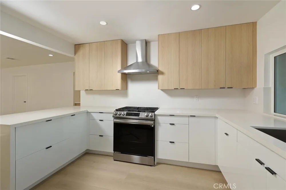 10415 Bevis Avenue San Fernando, CA 91345