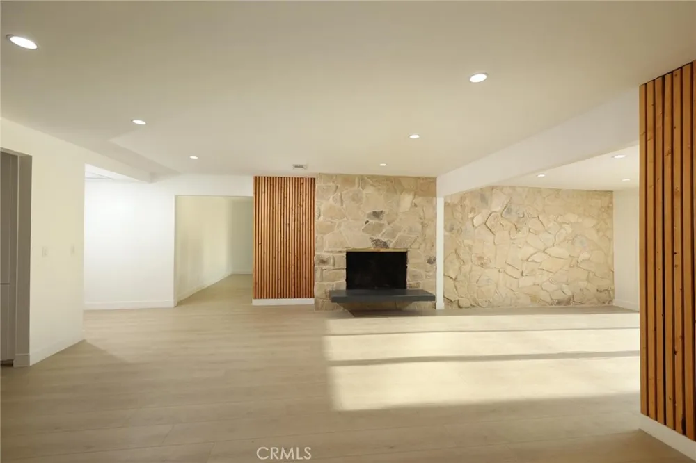 10415 Bevis Avenue San Fernando, CA 91345