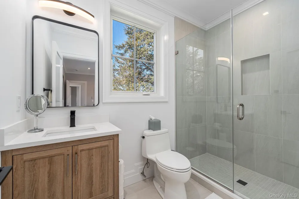 1665 Glenn Road Southold, NY 11971