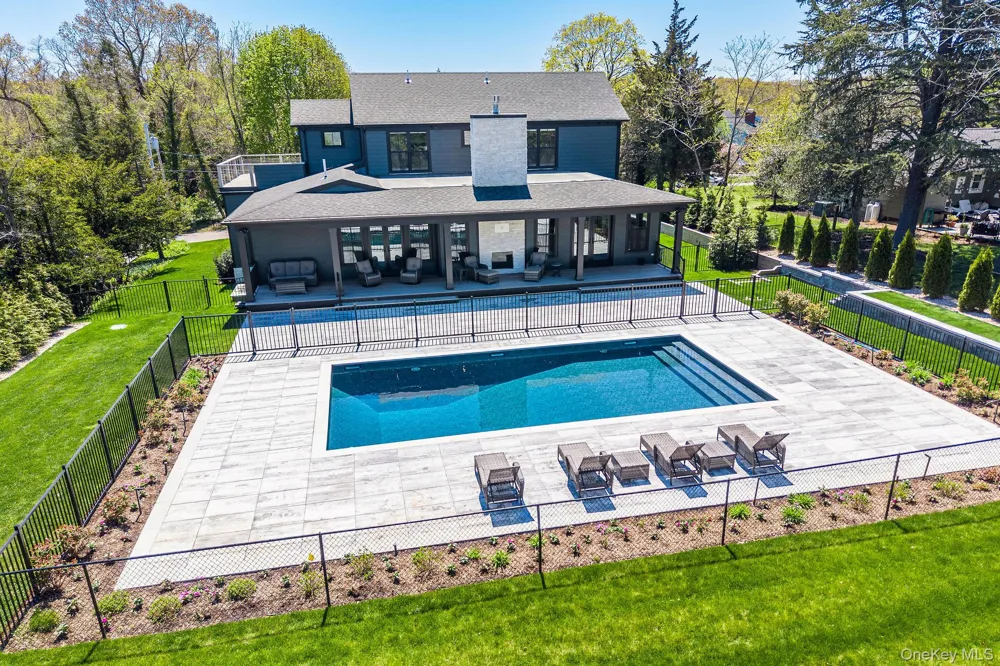 1665 Glenn Road Southold, NY 11971