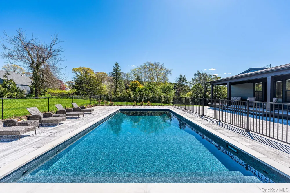 1665 Glenn Road Southold, NY 11971