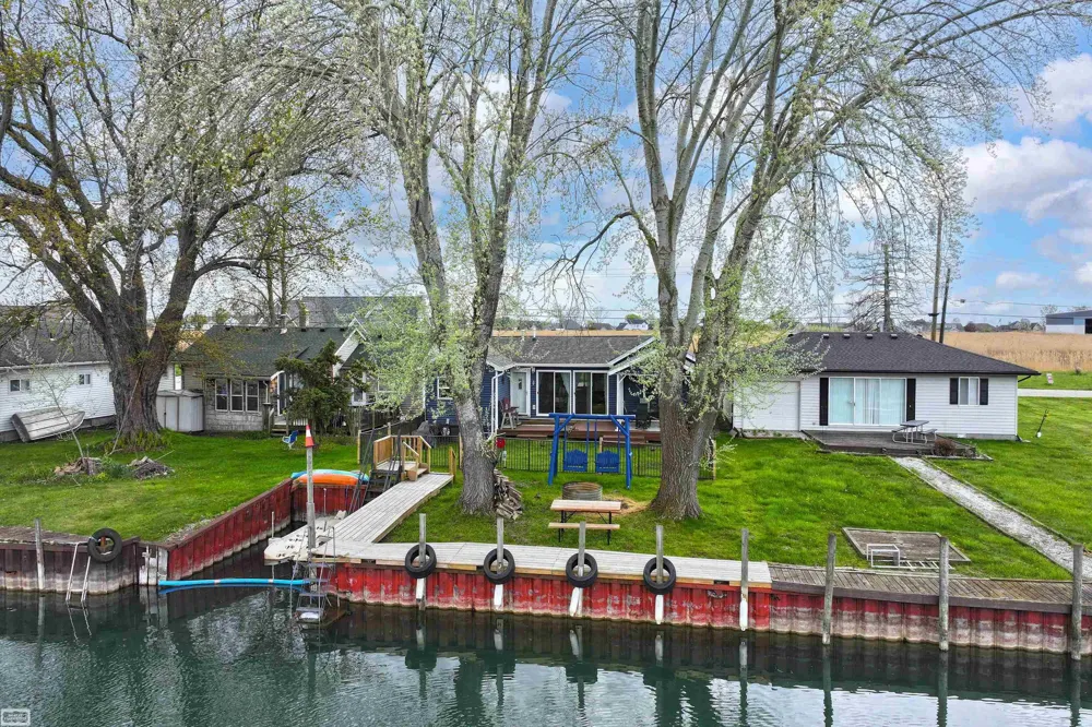 6334 Marina Drive Clay Township, MI 48001