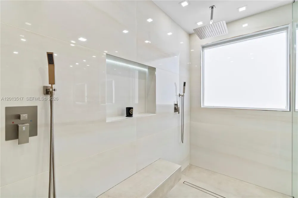 3188 NE 211th Ter Aventura, FL 33180