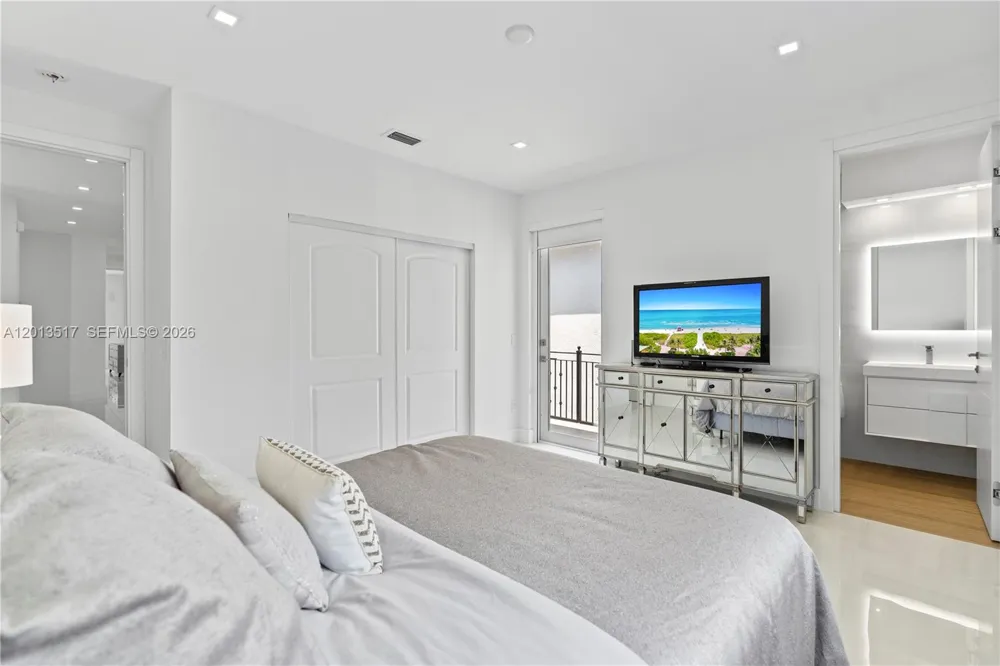 3188 NE 211th Ter Aventura, FL 33180