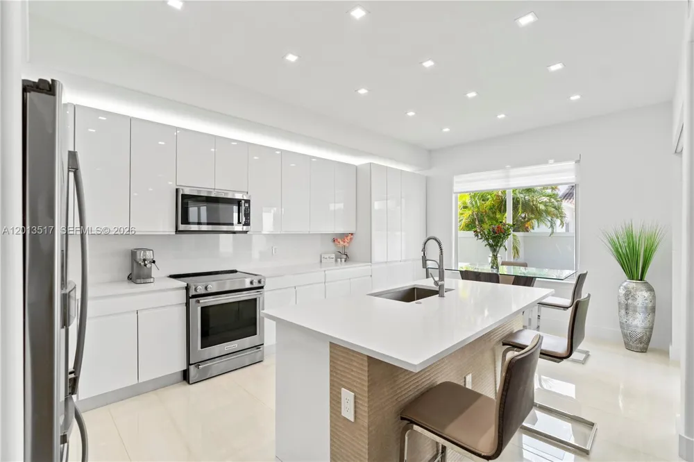 3188 NE 211th Ter Aventura, FL 33180