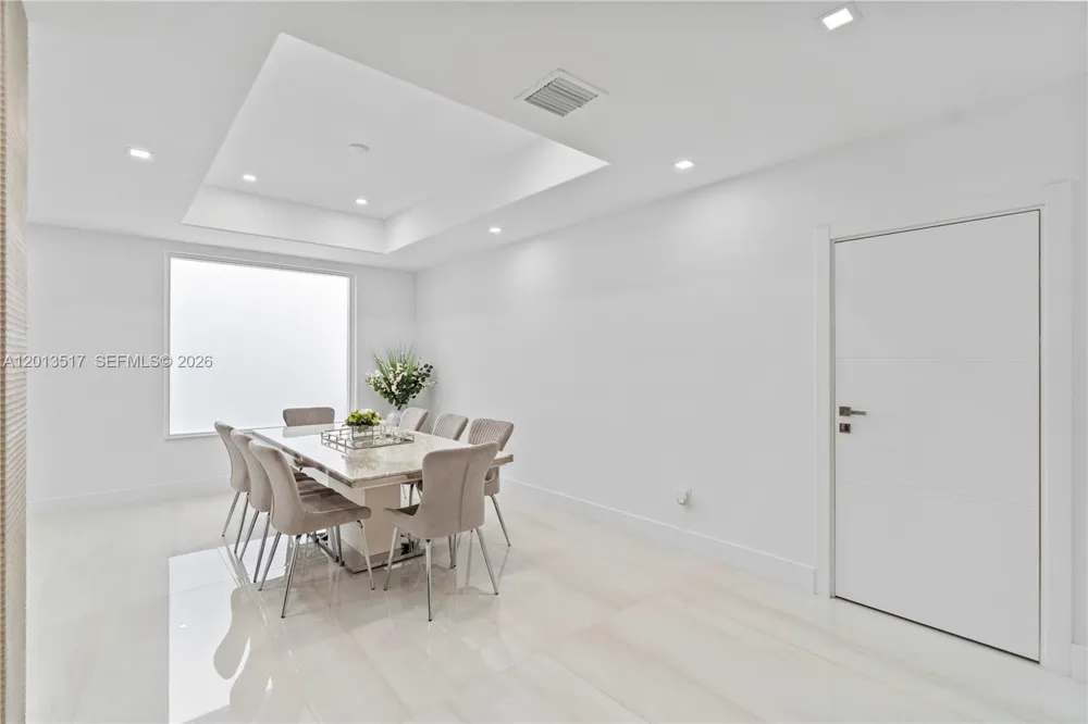 3188 NE 211th Ter Aventura, FL 33180
