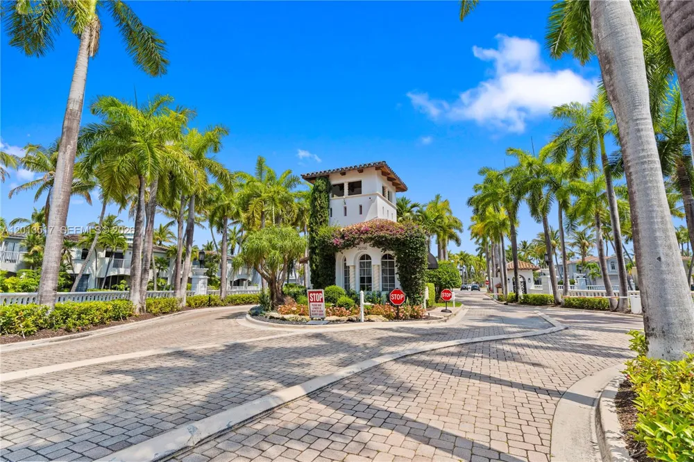 3188 NE 211th Ter Aventura, FL 33180