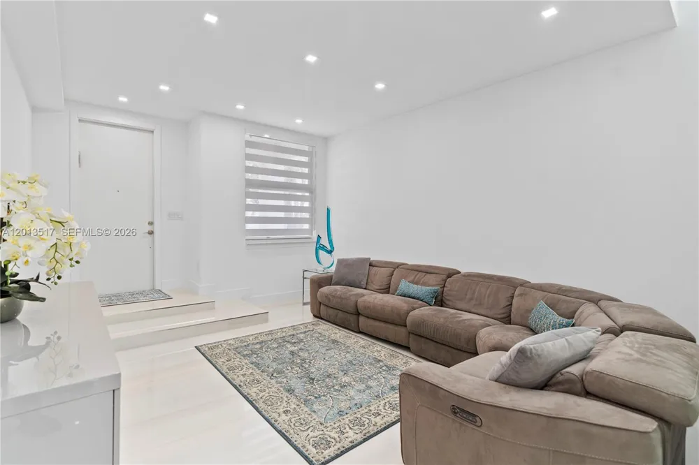 3188 NE 211th Ter Aventura, FL 33180