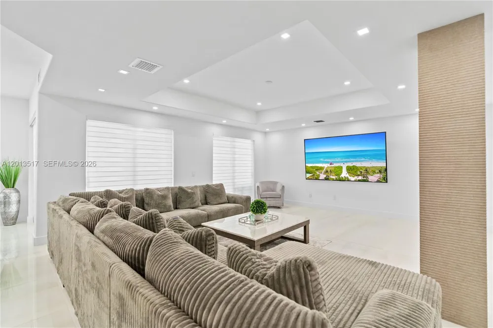 3188 NE 211th Ter Aventura, FL 33180
