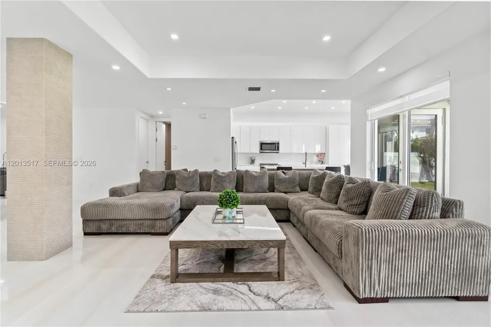 3188 NE 211th Ter Aventura, FL 33180
