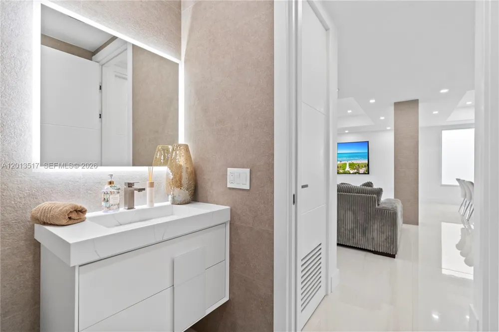 3188 NE 211th Ter Aventura, FL 33180