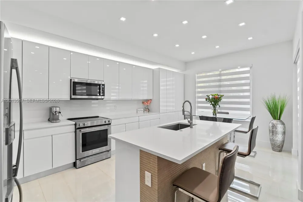 3188 NE 211th Ter Aventura, FL 33180